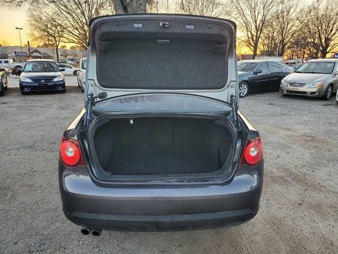 Used 2009 Volkswagen Jetta SE image 16