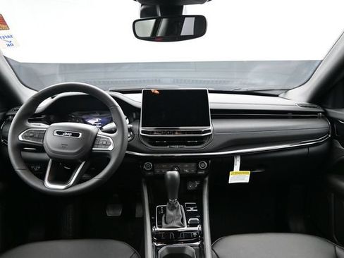 Used 2026 Jeep Compass Latitude AWD/4WD image 9