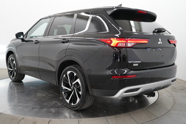 Used 2023 Mitsubishi Outlander SE AWD/4WD image 5