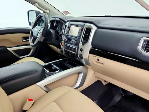 Used 2017 Nissan Titan SV AWD/4WD image 25