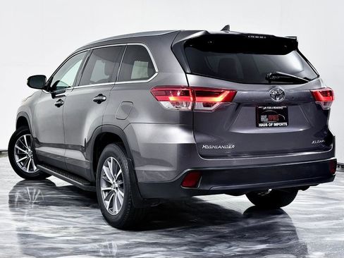 Used 2019 Toyota Highlander XLE AWD/4WD image 11