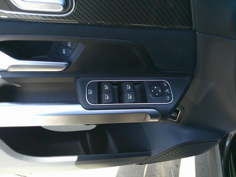 Used 2023 Mercedes-Benz GLB 250 image 15