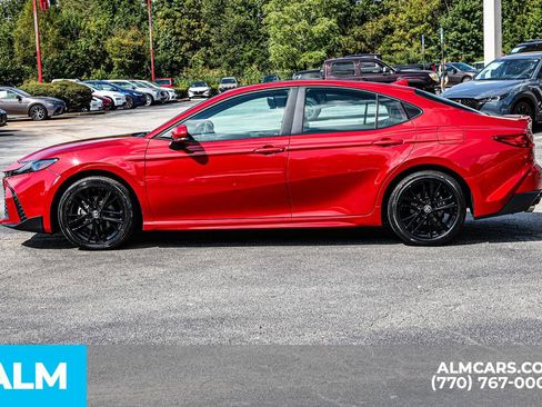 Used 2025 Toyota Camry SE image 9