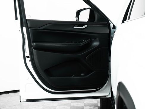 Used 2024 Jeep Grand Cherokee L Altitude image 13