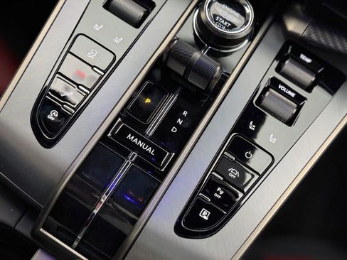 Used 2025 Aston Martin Vanquish RWD image 11