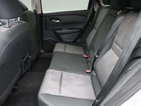 Used 2025 Nissan Rogue SV FWD image 13