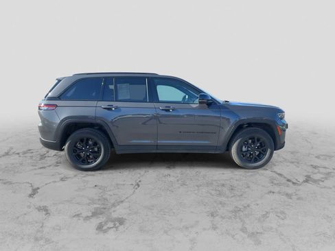 Used 2024 Jeep Grand Cherokee Altitude image 9