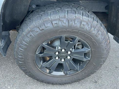 Used 2022 Chevrolet Colorado LT w/ LT Convenience Package AWD/4WD image 9
