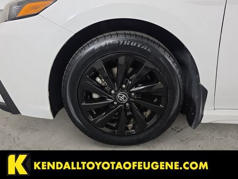Used 2022 Toyota Camry SE FWD image 9