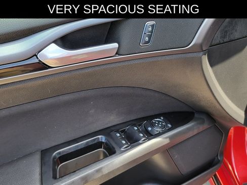 Used 2016 Ford Fusion SE FWD image 18