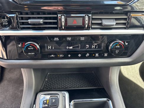 Used 2025 Nissan Pathfinder SV image 33