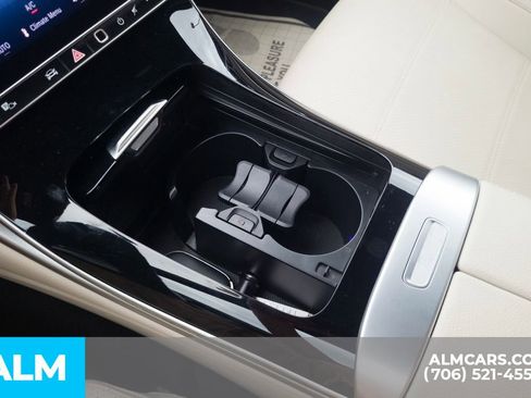 Used 2025 Mercedes-Benz C 300 Sedan image 29