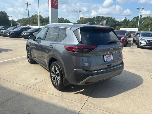 Used 2023 Nissan Rogue SV w/ SV Premium B Package FWD image 5