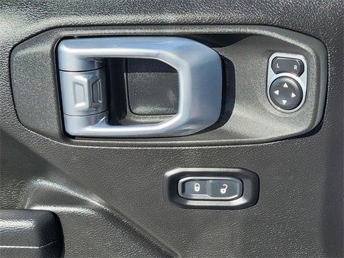 Used 2022 Jeep Gladiator Rubicon w/ Cold Weather Group image 19