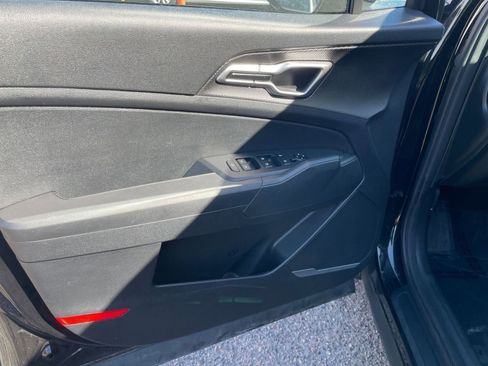 Used 2025 Kia Sportage LX image 18