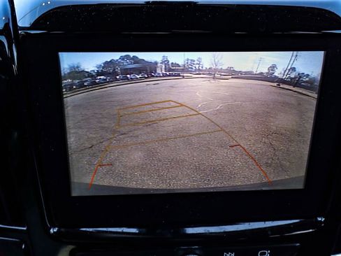 Used 2019 Chevrolet Traverse LT image 24