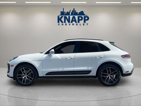 Used 2024 Porsche Macan AWD/4WD image 2