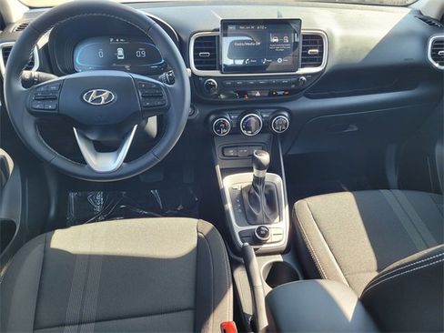 New 2025 Hyundai Venue SEL image 7