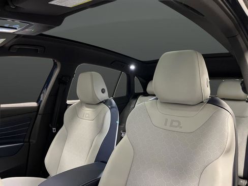 Used 2023 Volkswagen ID.4 Pro S Plus image 7