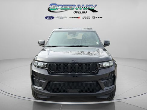 New 2025 Jeep Grand Cherokee Altitude image 2