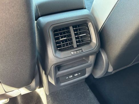 Used 2026 Volkswagen Taos SE AWD/4WD image 22