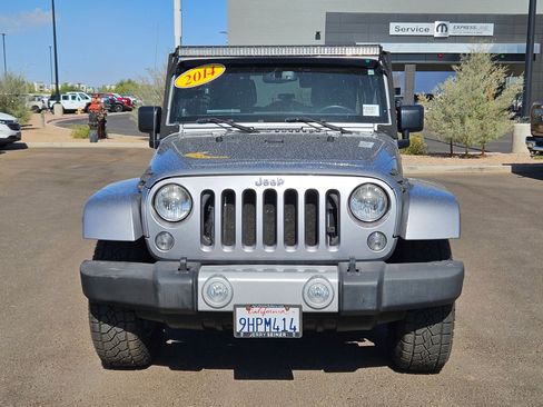 Used 2014 Jeep Wrangler Unlimited Sahara w/ Connectivity Group AWD/4WD image 8