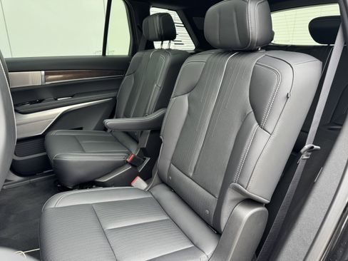 New 2026 Cadillac Vistiq Sport image 12