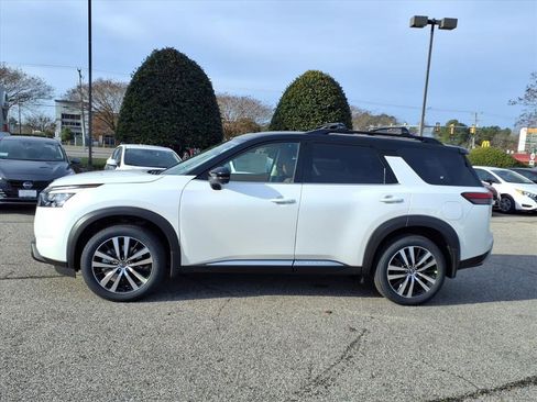 New 2025 Nissan Pathfinder Platinum w/ Lighting Package (N92) image 4
