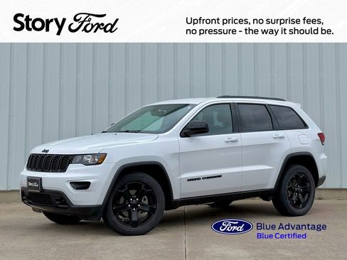 Used 2020 Jeep Grand Cherokee Laredo AWD/4WD image 1
