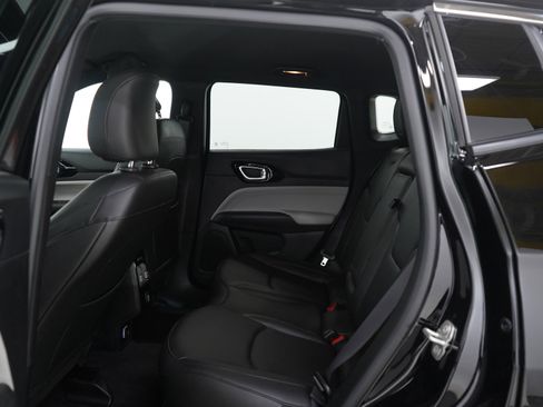 Used 2024 Jeep Compass Limited image 17