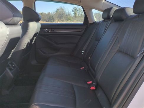 Used 2018 Honda Accord Touring image 13