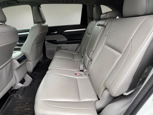 Used 2018 Toyota Highlander XLE AWD/4WD image 14
