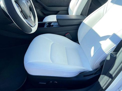 Used 2022 Tesla Model 3 Performance image 11