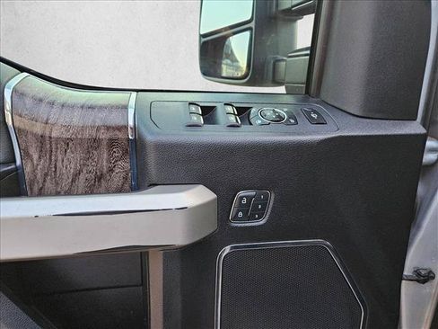 Used 2019 Ford F250 Lariat w/ Lariat Ultimate Package AWD/4WD image 23