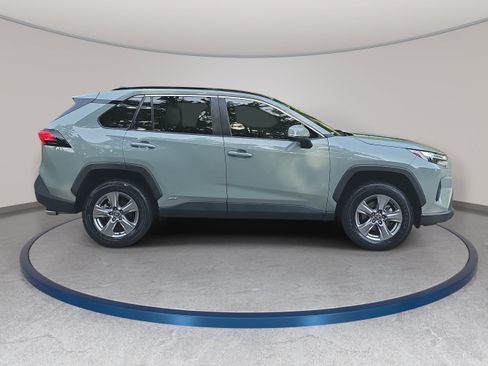 Used 2023 Toyota RAV4 XLE AWD/4WD image 4