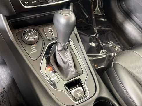 Used 2022 Jeep Cherokee Limited image 16