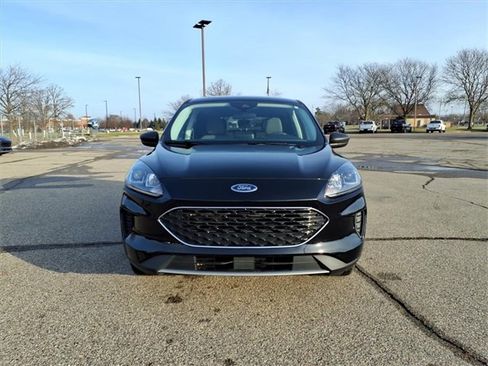 Certified 2022 Ford Escape SE image 2