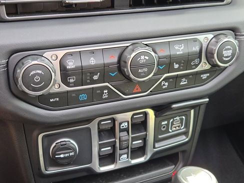 Certified 2025 Jeep Wrangler Unlimited Sahara w/ Safety Group AWD/4WD image 23