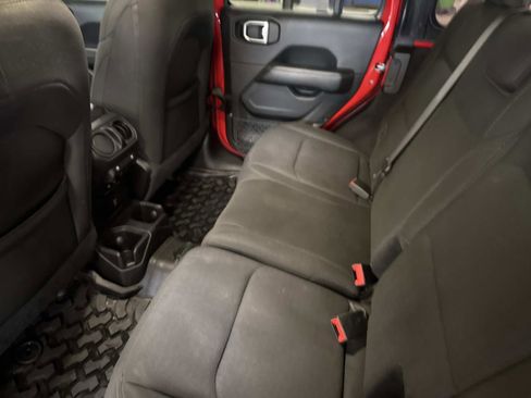 Used 2019 Jeep Wrangler Unlimited Sahara image 13