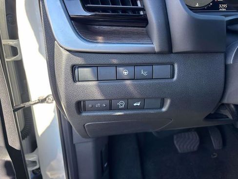 Used 2025 Nissan Rogue Platinum w/ Tech Package image 18