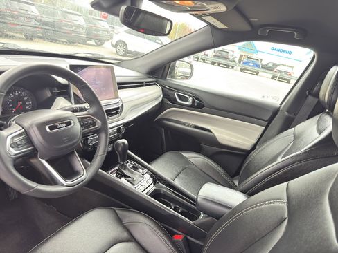Used 2025 Jeep Compass Limited AWD/4WD image 25