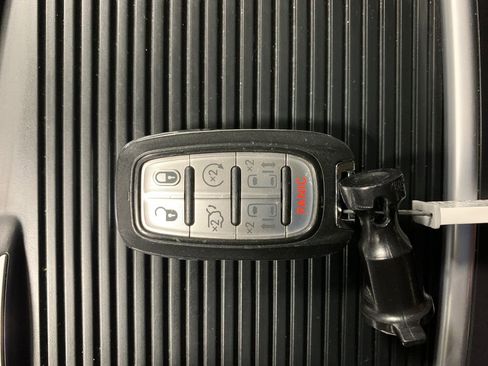 Used 2024 Chrysler Pacifica Touring-L FWD image 14