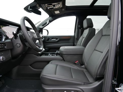 New 2026 GMC Yukon XL Denali w/ Sun & Power Step Package image 10