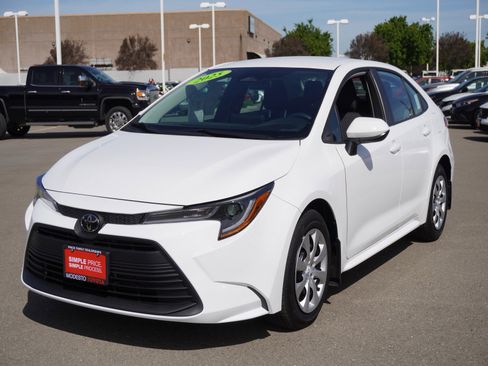 Used 2025 Toyota Corolla LE image 5