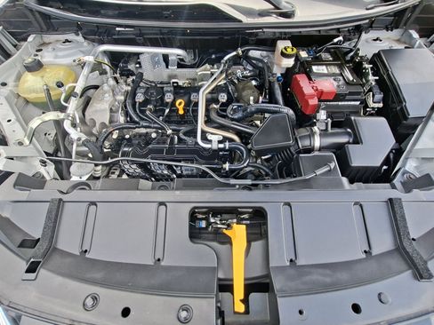 Certified 2021 Nissan Rogue SV FWD image 24