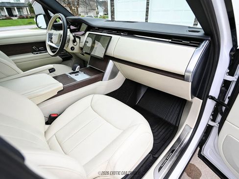 Used 2025 Land Rover Range Rover SE image 42