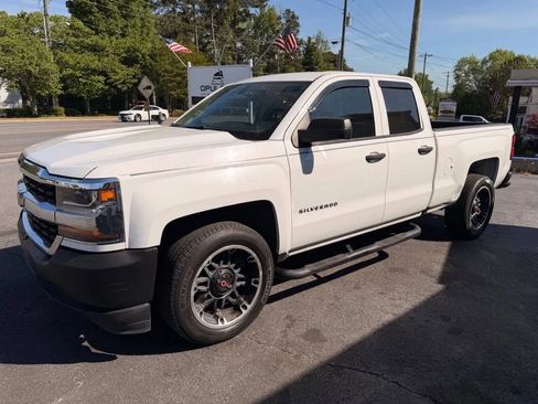 Used 2018 Chevrolet Silverado 1500 W/T w/ Trailering Package RWD image 3