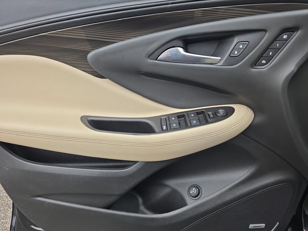 Used 2019 Buick Envision Premium w/ Driver Confidence Package AWD/4WD image 17