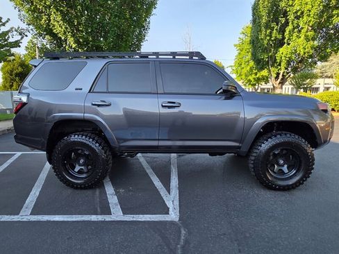 Used 2015 Toyota 4Runner SR5 AWD/4WD image 3