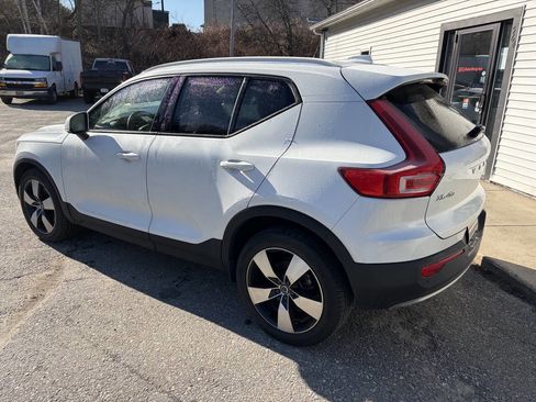 Used 2021 Volvo XC40 T5 Momentum image 8